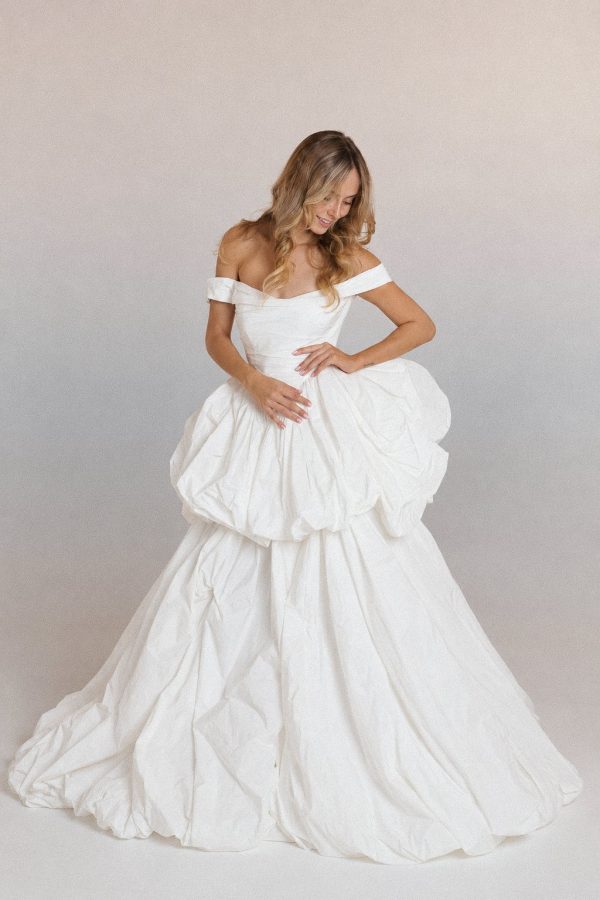 Tafrielle convertible ivory taffeta wedding dress by Ricca Sposa, off-the-shoulder bodice and voluminous skirt